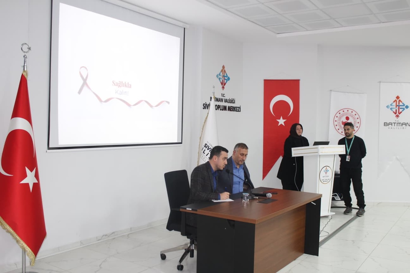 Batman'da muhtarlara sağlık hizmetleri hakkında bilgilendirme yapıldı