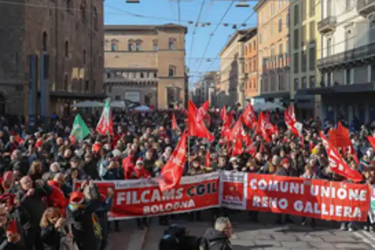 İtalya'da işçiler hükümeti protesto için grevde