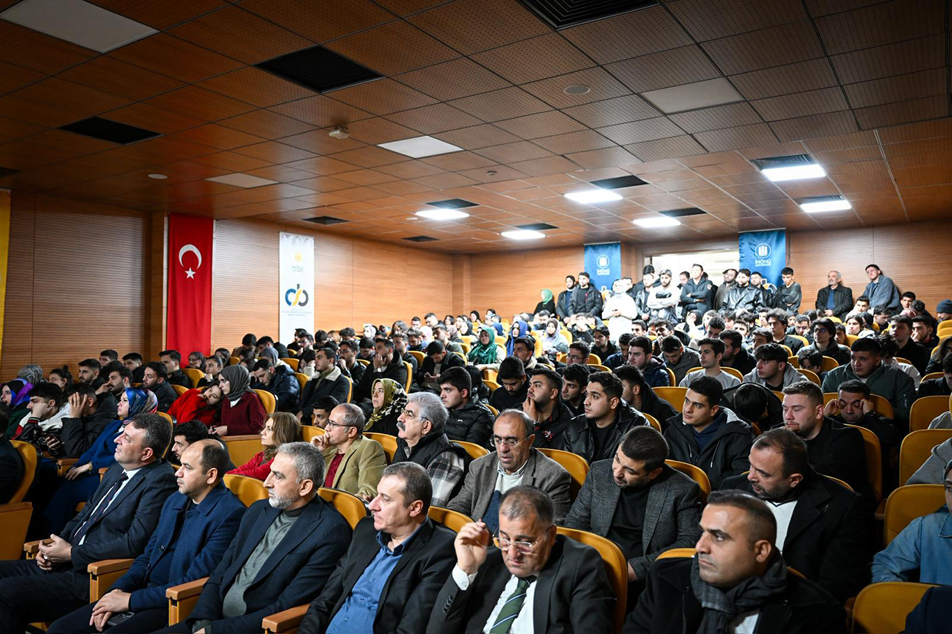 Büyükşehir Belediye Başkanı Er, üniversite öğrencileri ile bir araya geldi