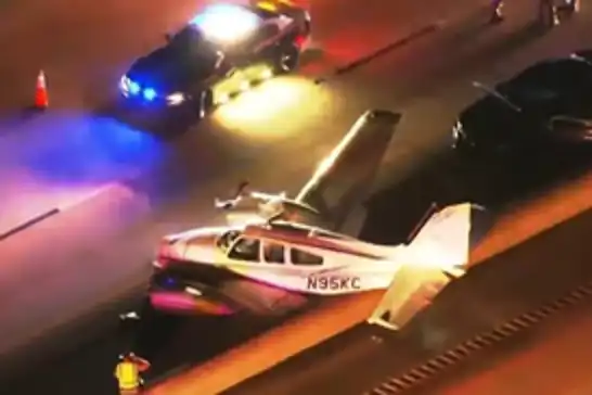 Almanya’da küçük uçak acil iniş yaptı: 3 yaralı