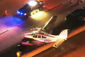 Almanya’da küçük uçak acil iniş yaptı: 3 yaralı