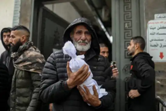 Gazze'de fırtına ve soğuk hava: 14 şehit, on binlerce çadır kullanılamaz hale geldi