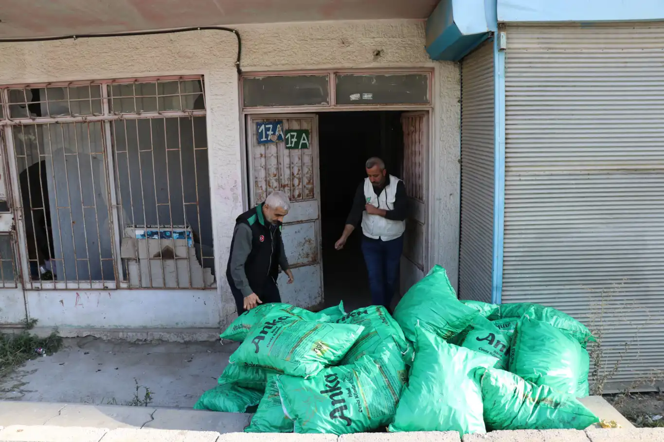 Umut Kervanı'ndan Ankara'da ihtiyaç sahibi aileye yardım