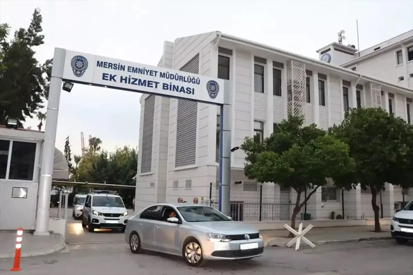 Kendilerini polis ve savcı olarak tanıtarak dolandırıcılık yapanlara operasyon: 28 tutuklama