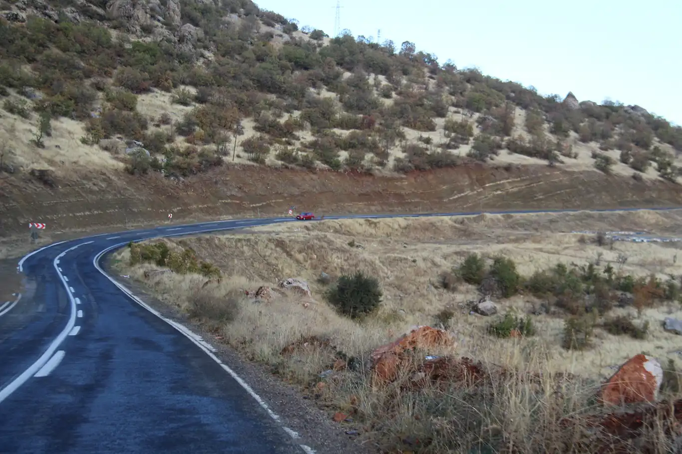 Çermik-Çüngüş yolu genişletme çalışması 2 yıldır tamamlanmayı bekliyor