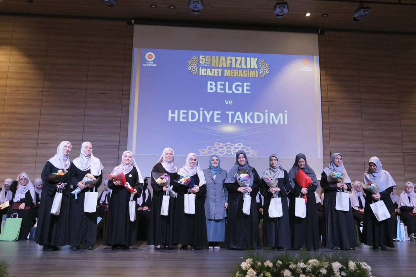 Bursa’da hafızlığını tamamlayan 59 öğrenci için icazet tören yapıldı