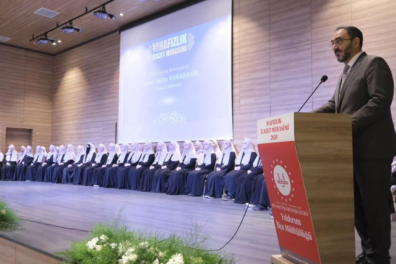Bursa’da hafızlığını tamamlayan 59 öğrenci için icazet tören yapıldı