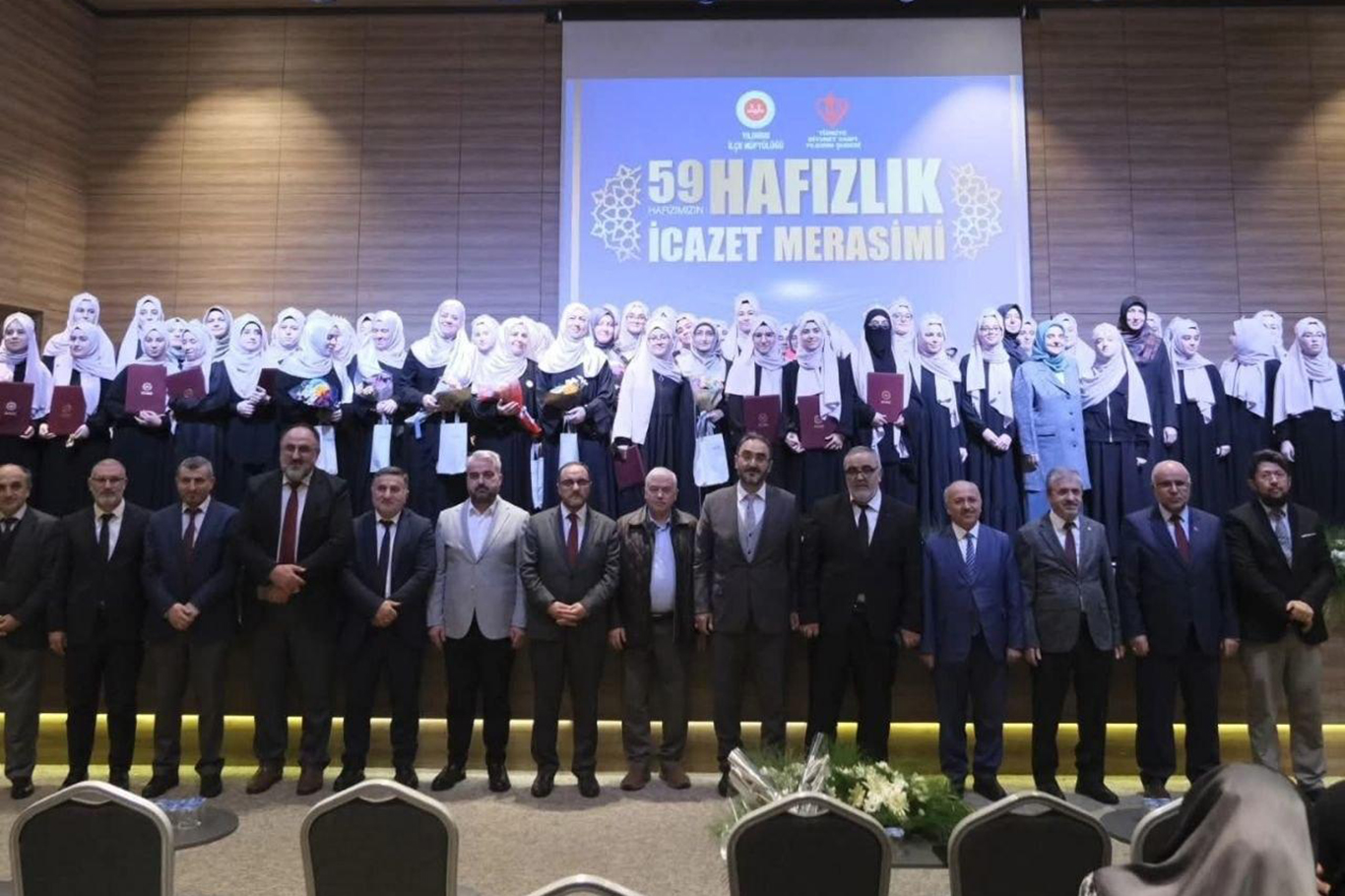 Bursa’da hafızlığını tamamlayan 59 öğrenci için icazet tören yapıldı