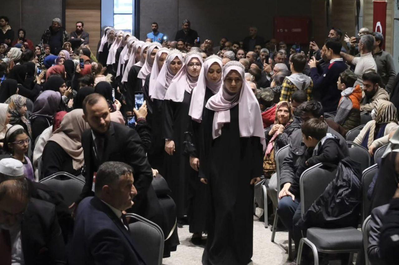 Bursa’da hafızlığını tamamlayan 59 öğrenci için icazet tören yapıldı