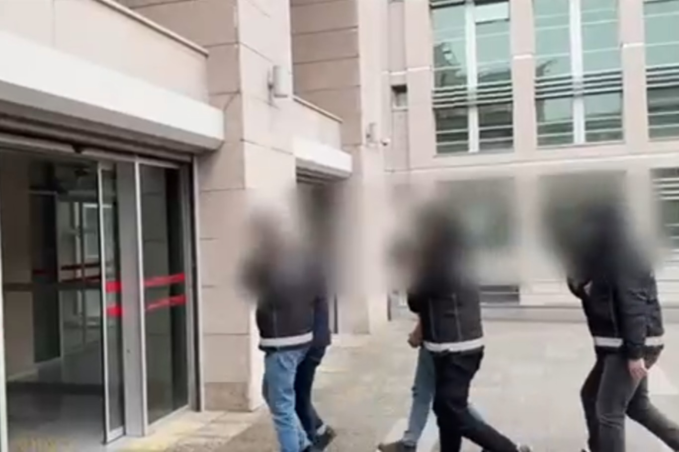 Batman'da durdurulan otomobilde 56 kilo toz esrar ele geçirildi