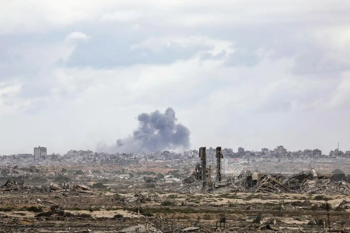 في خرق متكررللاتفاق..الاحتلال الصهيوني يشن غارات جديدة شرقي غزة