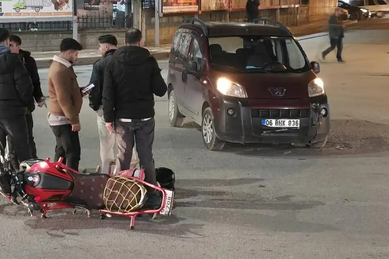 Siirt’te ticari araç ile motosiklet çarpıştı: 1 kişi yaralandı