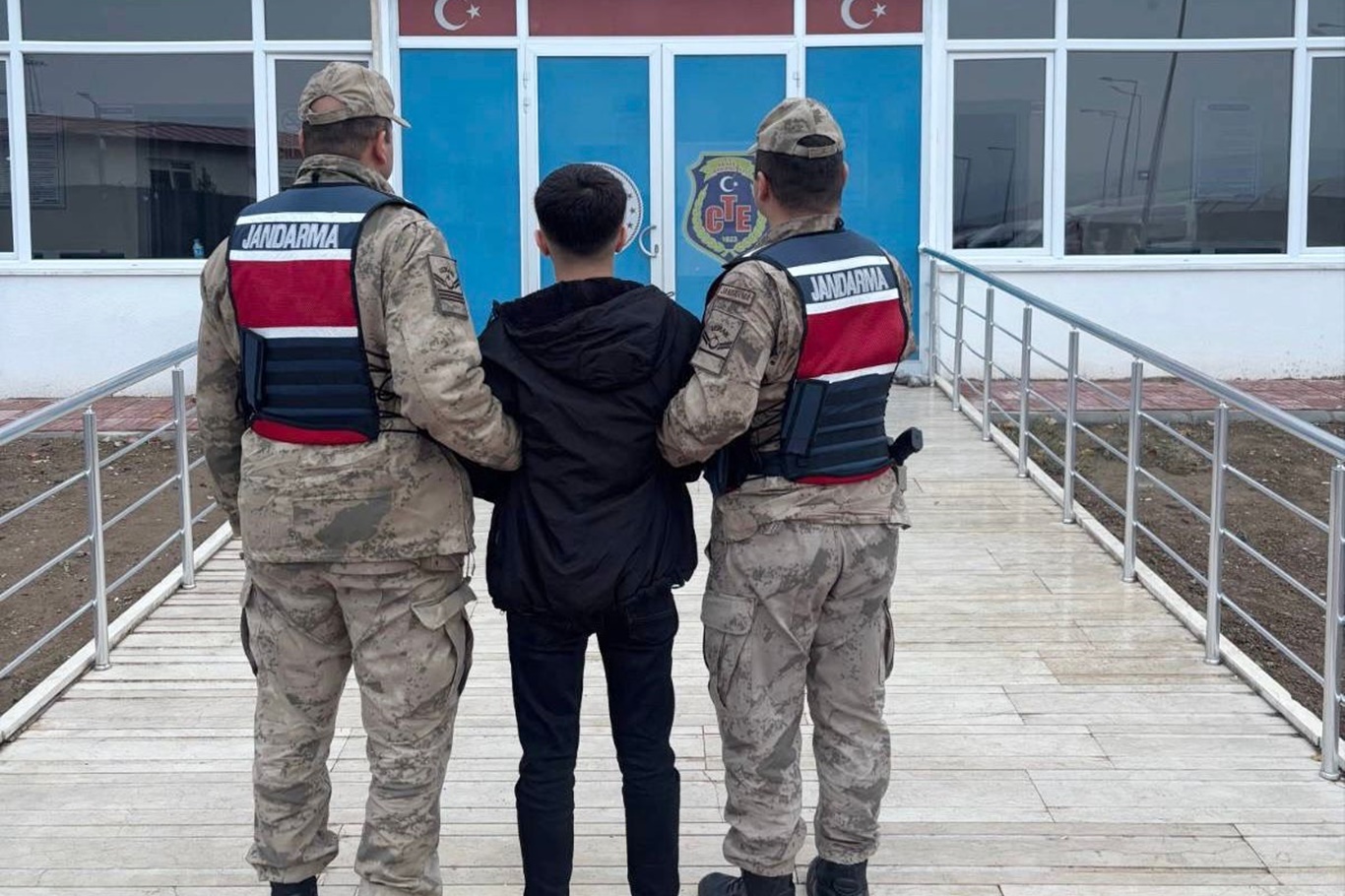 Batman'da aranan şahıslara yönelik operasyonlarda 17 kişi yakalandı