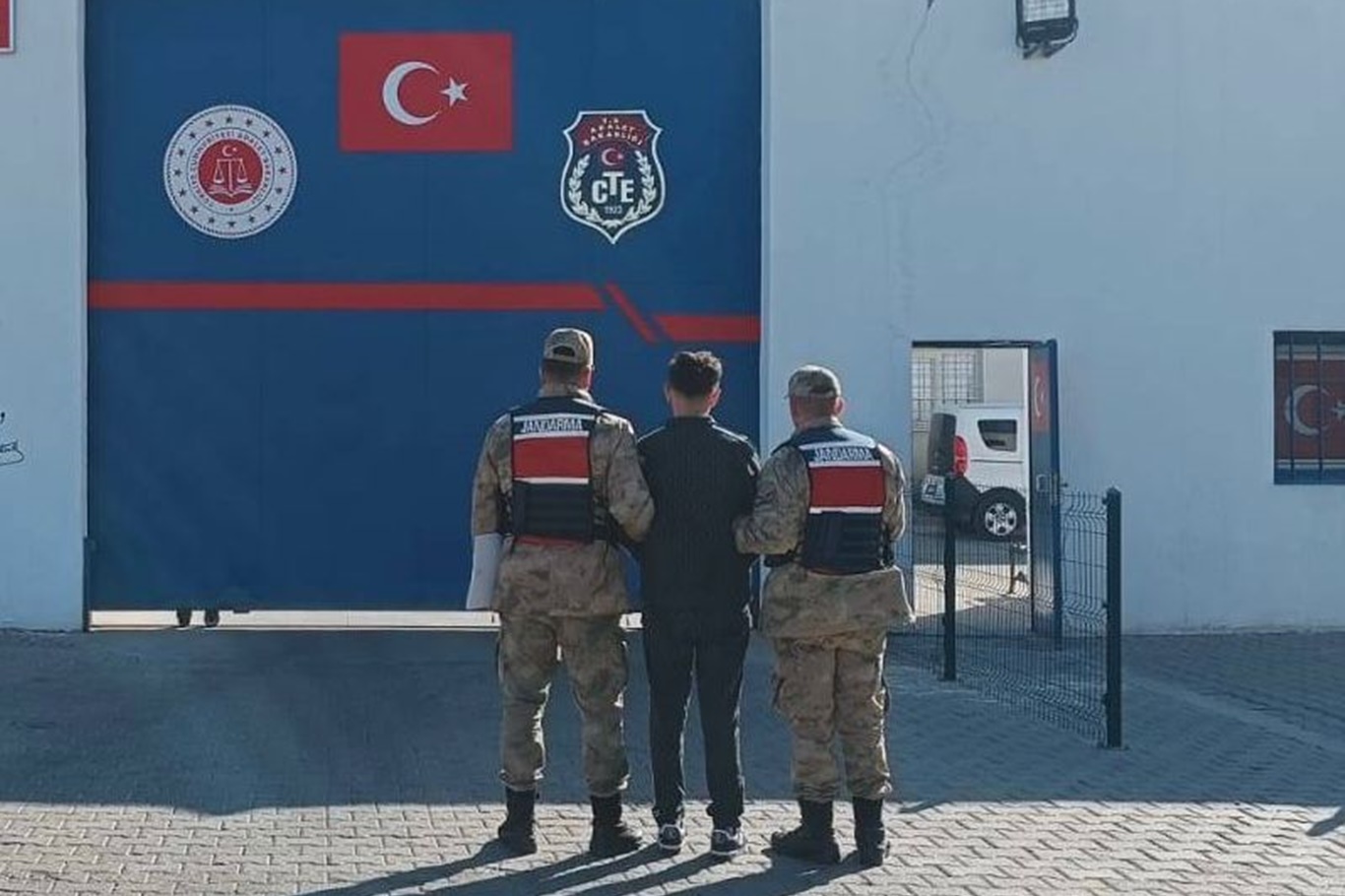 Batman'da aranan şahıslara yönelik operasyonlarda 17 kişi yakalandı