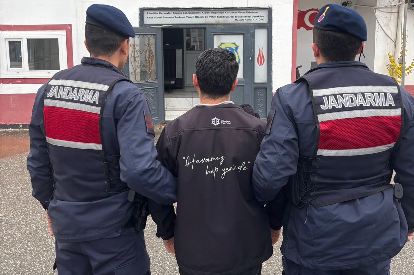 Batman'da aranan şahıslara yönelik operasyonlarda 17 kişi yakalandı
