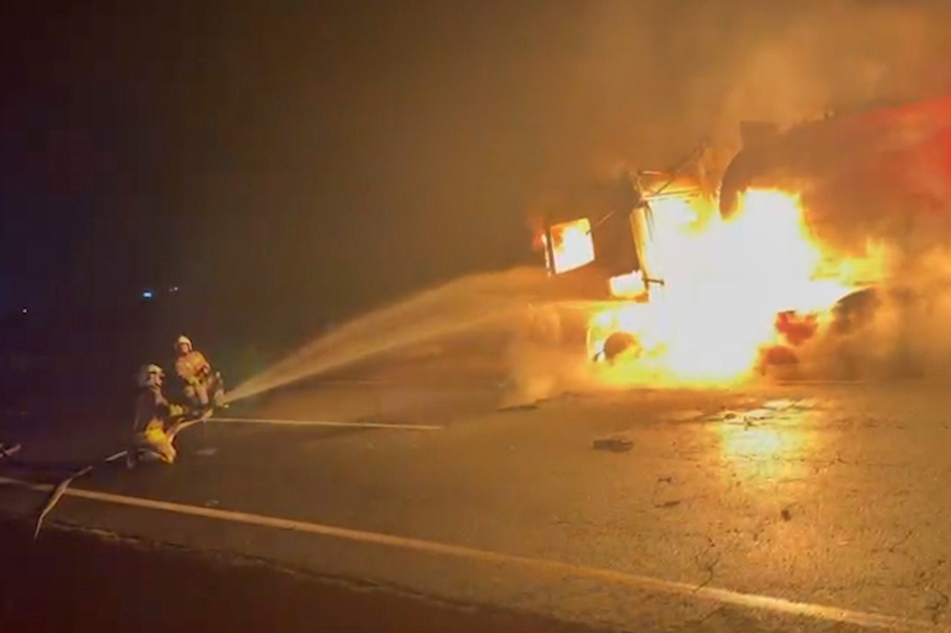 Şırnak'ta seyir halindeki tanker alev aldı