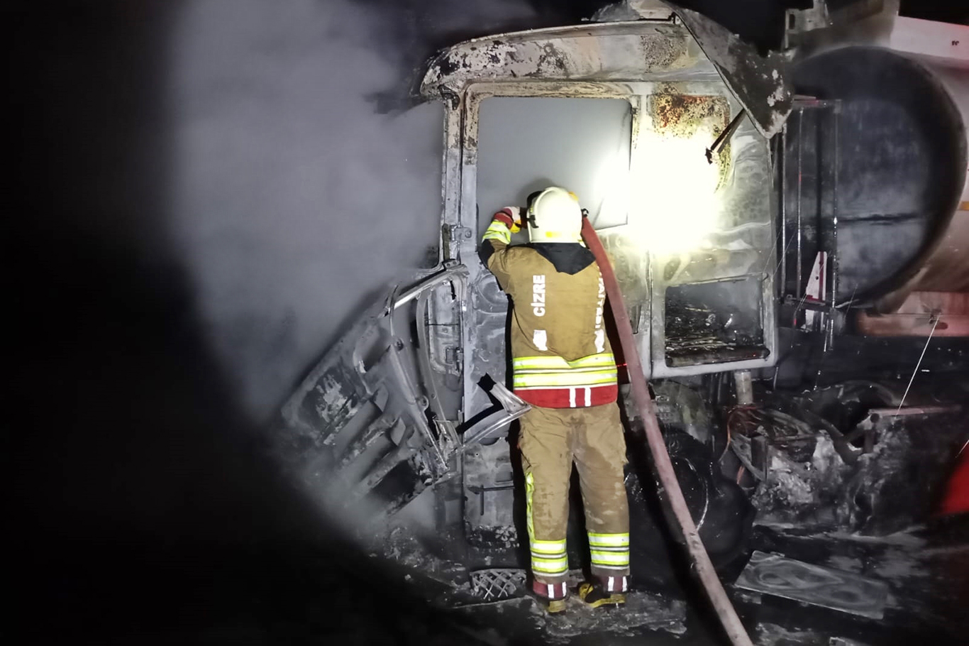 Şırnak'ta seyir halindeki tanker alev aldı