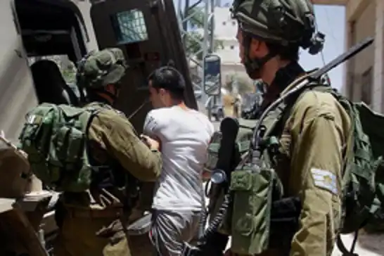 Siyonist işgalciler Batı Şeria'da 10 Filistinliyi esir aldı