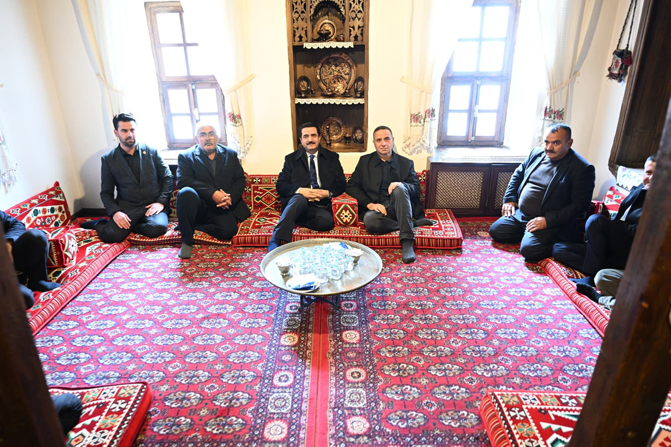 Battalgazi Belediye Başkanı Bayram Taşkın, mahalle muhtarlarıyla bir araya geldi