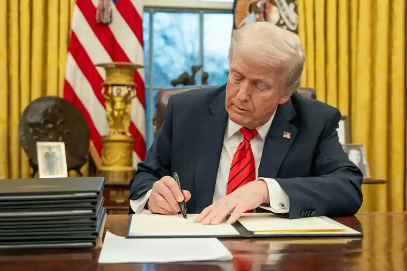 واشنطن تصعّد ضد فنزويلا بذريعة جديدة.. ترامب يصنّف الفنتانيل سلاح دمار شامل