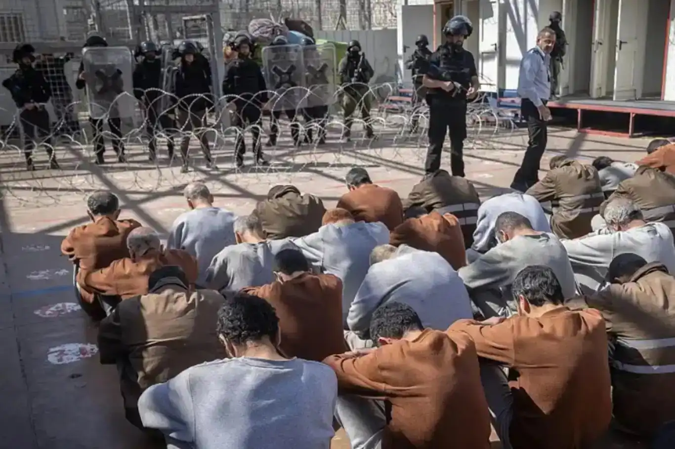 ژمارەی زیندانیانی فەلەستینی لە زیندانە داگیرکەرەکاندا ڕوو لە زیادبوونە