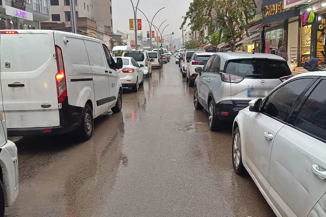 HÜDA PAR İlçe Başkanı Gözüngül, Cizre’de artan trafik yoğunluğuna dikkat çekti