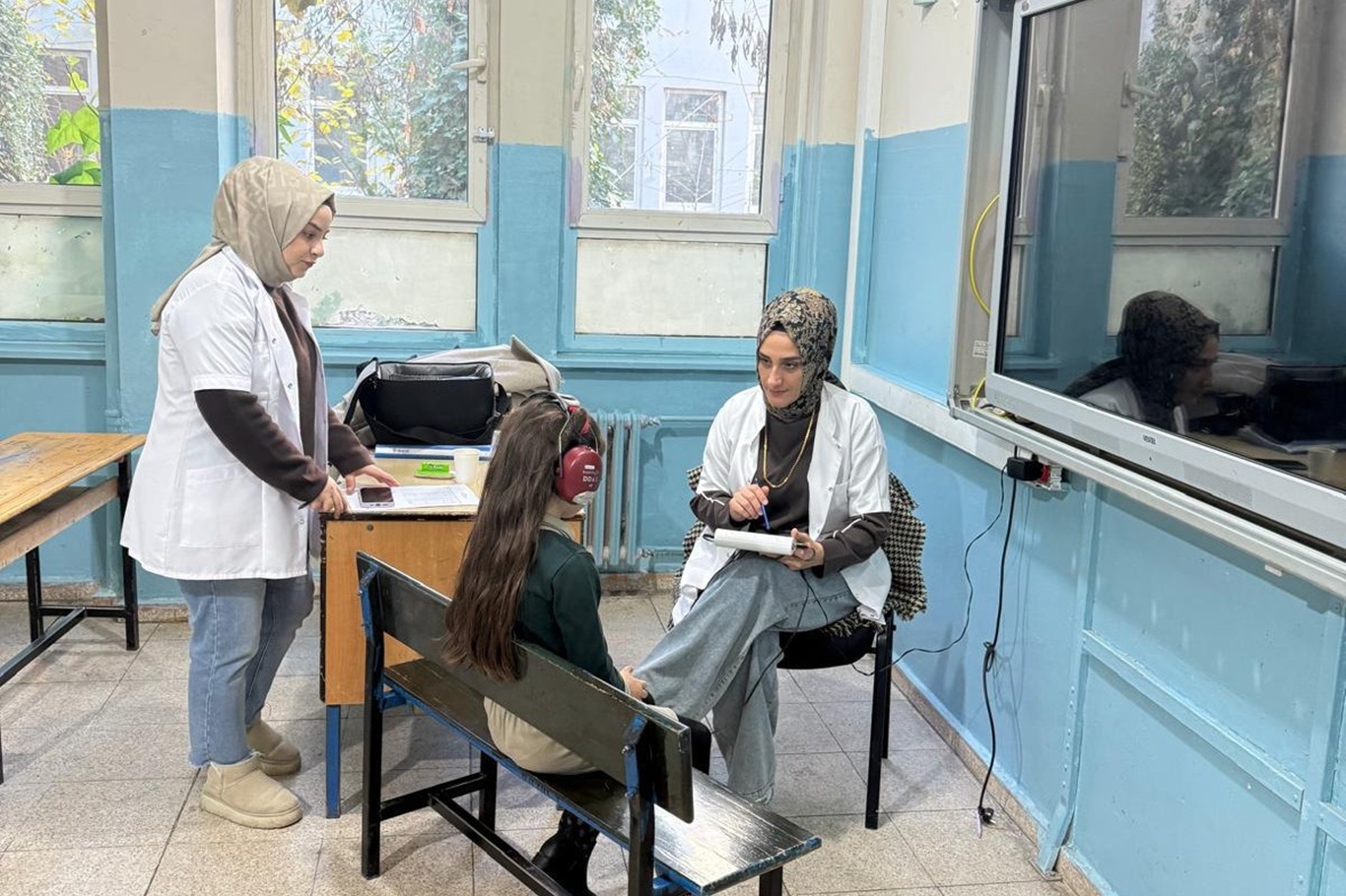 Okullarda işitme taramaları aralıksız sürüyor