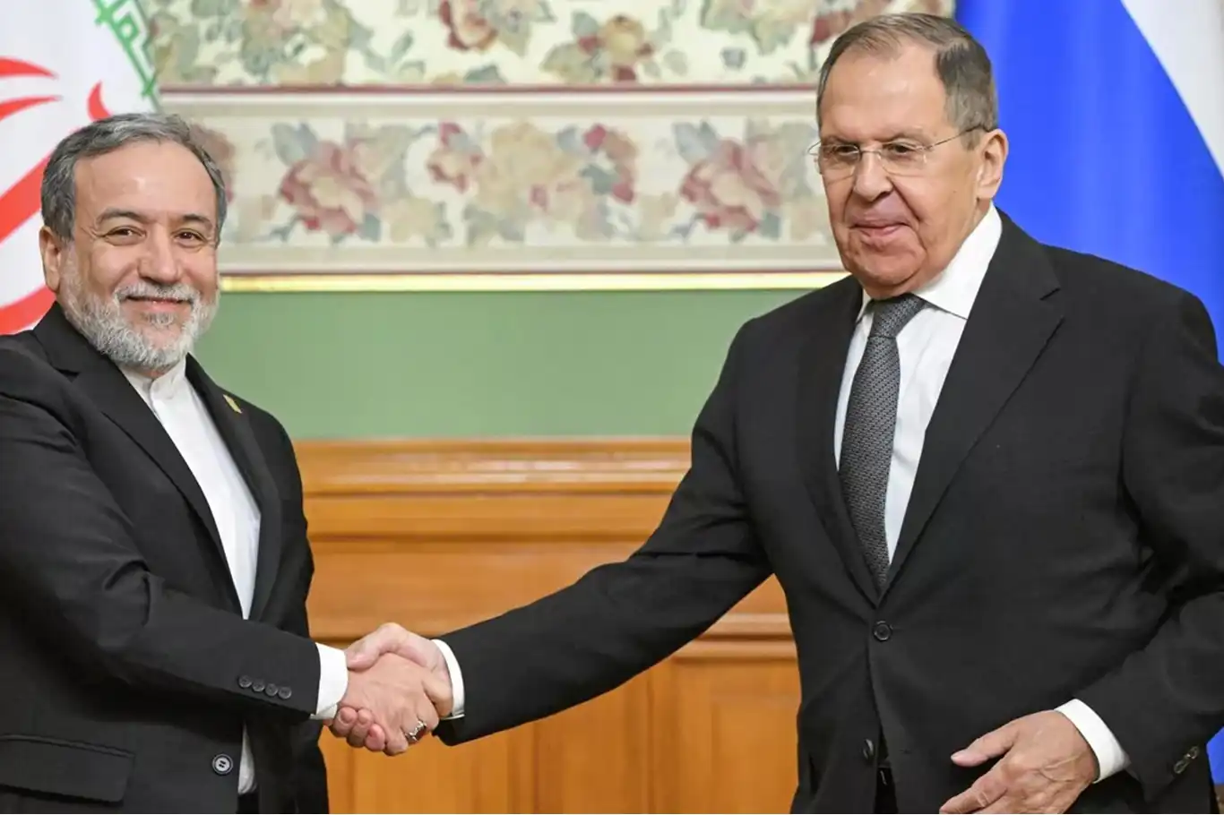 Lavrov: İran'la askeri-teknik işbirliği geliştiriyoruz