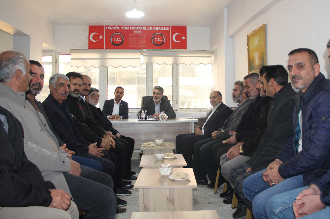HÜDA PAR Genel Başkan Yardımcısı Emiroğlu, Bingöl'de muhtarlarla bir araya geldi