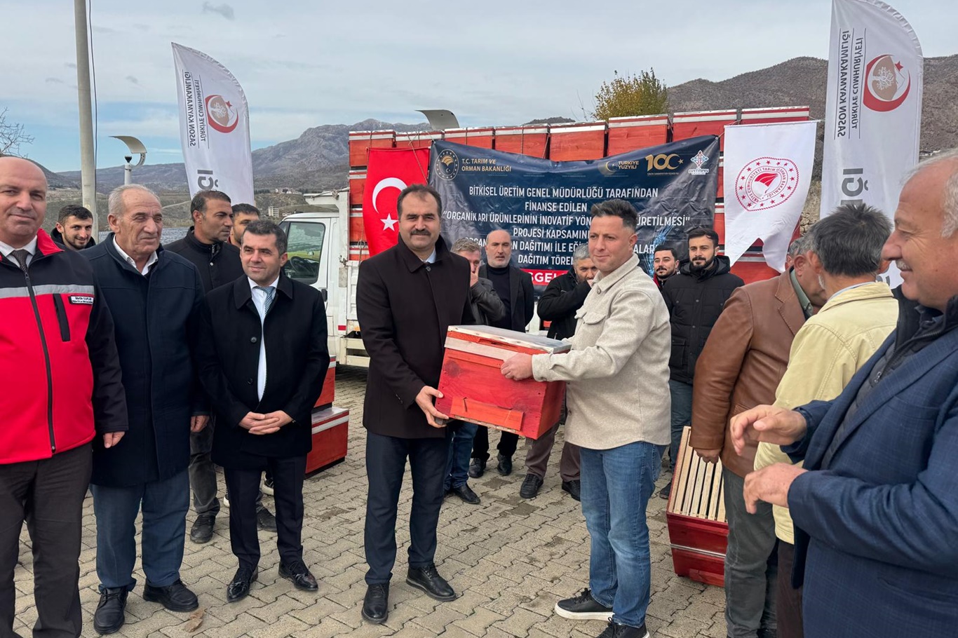 Batman'da 66 arıcıya kovan desteği sağlandı