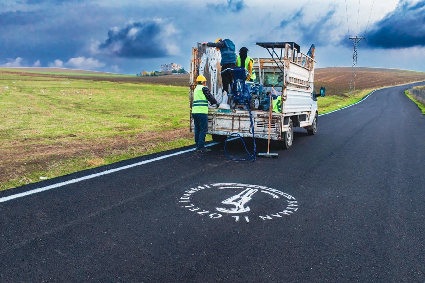 Batman'da köy yollarında yol çizgi ve işaretlemeleri yapıldı