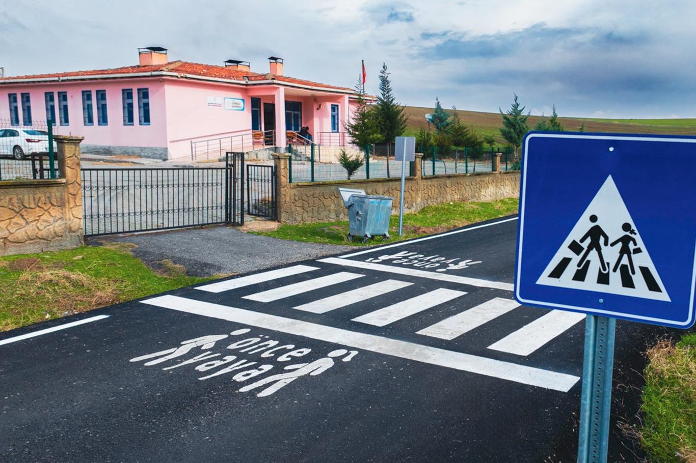 Batman'da köy yollarında yol çizgi ve işaretlemeleri yapıldı