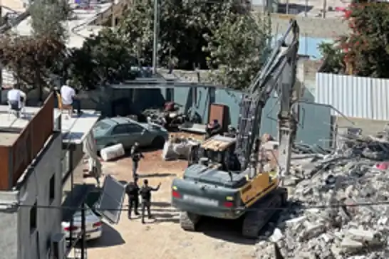 خطة تهجير ديموغرافي في القدس: الفلسطينيون يُقتلعون من منازلهم بالقوة