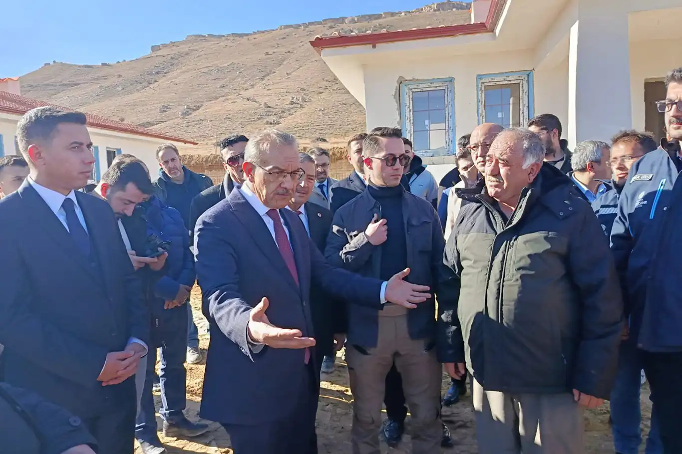 Malatya'da depremzedelere köy evleri teslim edildi