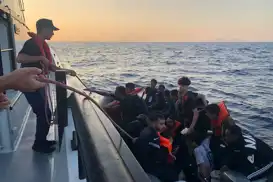 İzmir açıklarında  79 düzensiz göçmen yakalandı