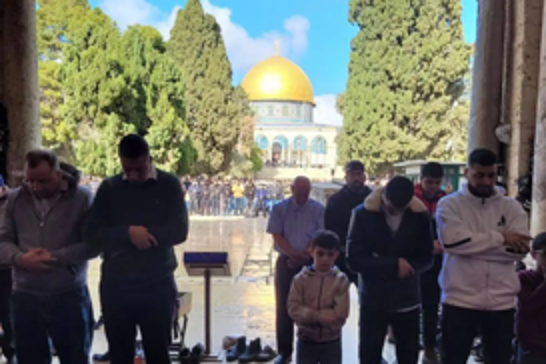 Tens of thousands perform Friday prayers at Al-Aqsa amid Israeli restrictions