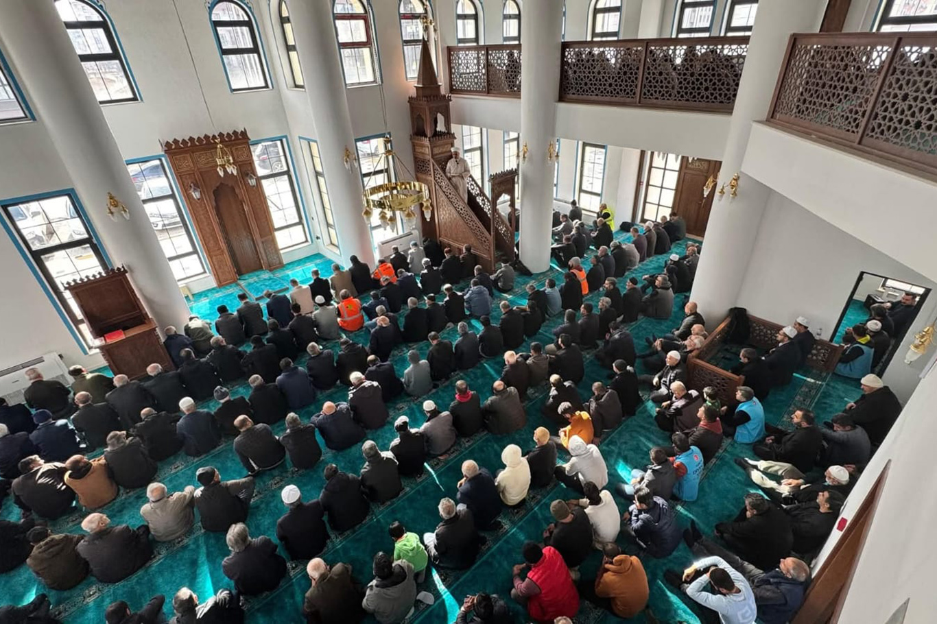 Deprem bölgesi Malatya'da bir camii daha ibadete açıldı