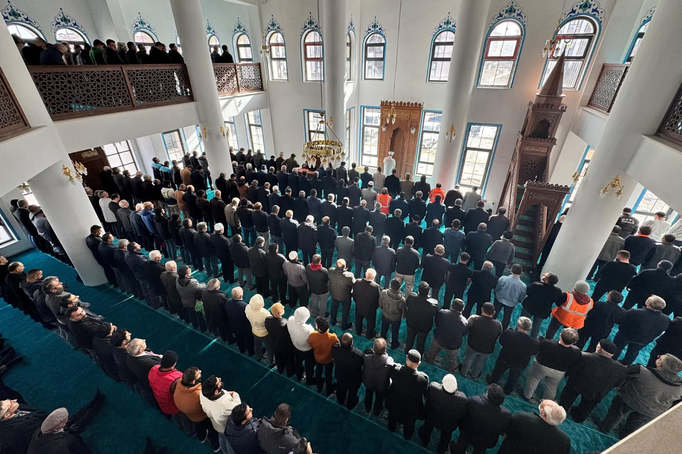 Deprem bölgesi Malatya'da bir camii daha ibadete açıldı