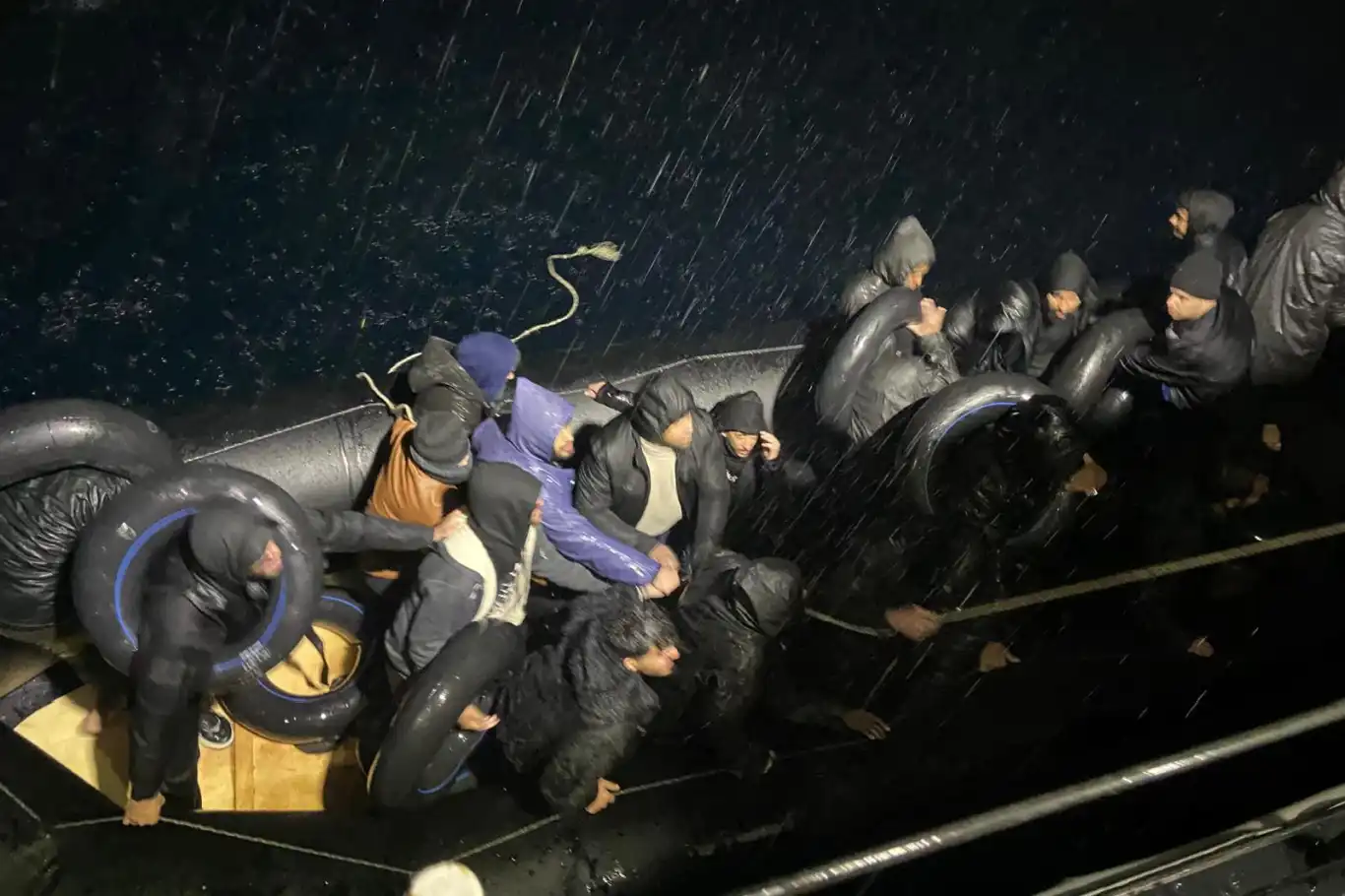 Coast Guard rescues 26 migrants adrift off İzmir coast