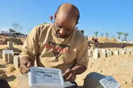 لە غەززە تەرمی زیاتر لە ٣٠٠ فەلەستینی نەناسراو بەخاک سپێردرا