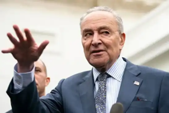 شومر: "ترامب لا يملك صلاحية شنّ حرب على فنزويلا"