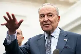 شومر: "ترامب لا يملك صلاحية شنّ حرب على فنزويلا"