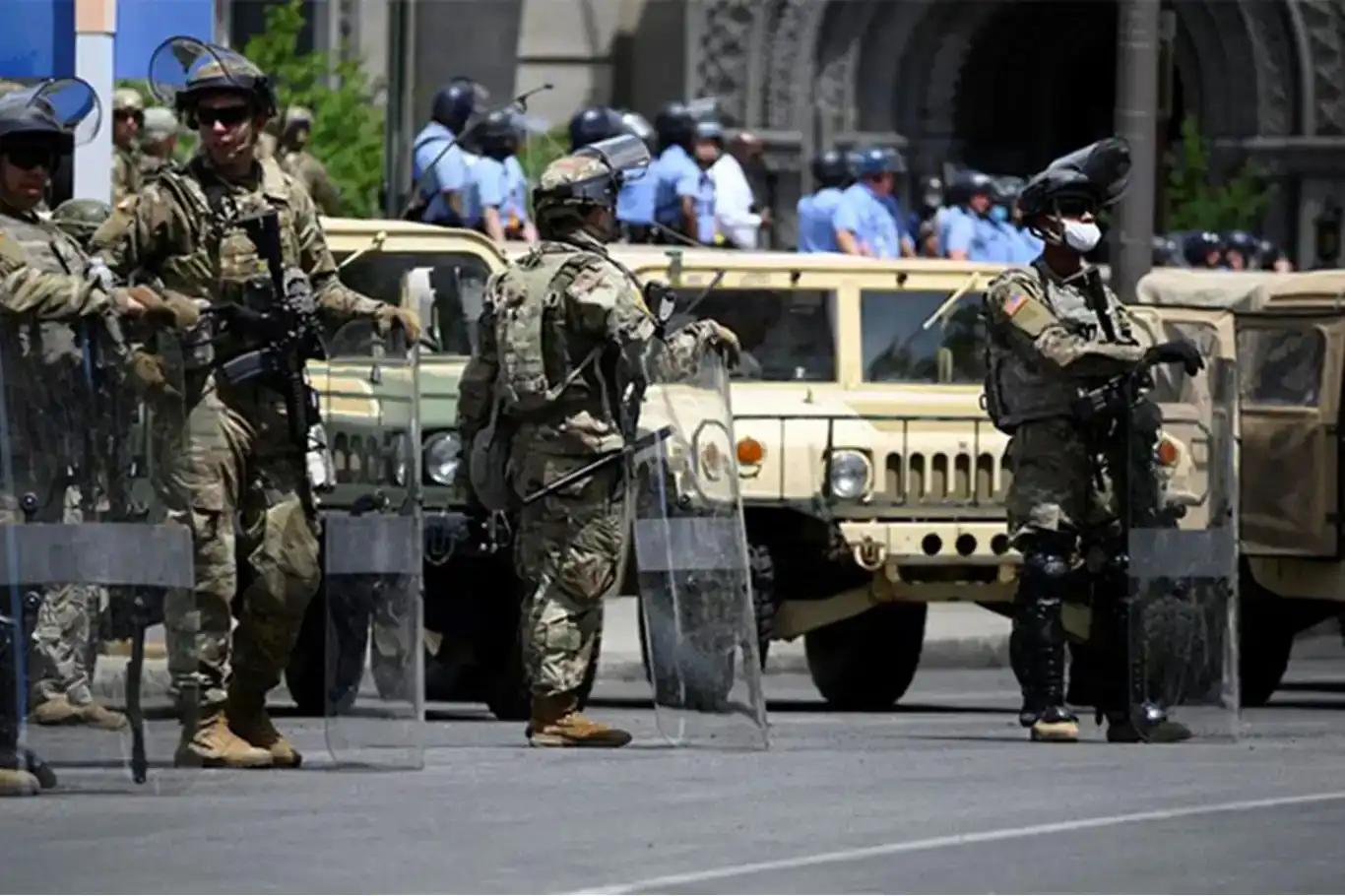 پس از حمله در واشنگتن، تمامی نیروهای گارد ملی مسلح شدند