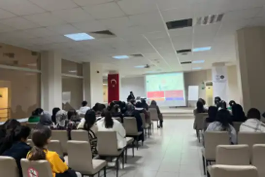Kız öğrencilere "madde bağımlılığı" semineri