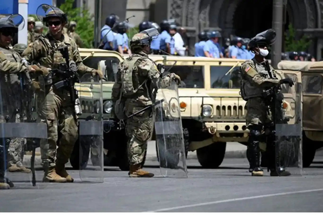 عقب هجوم واشنطن..تسليح جميع عناصر الحرس الوطني في العاصمة الأمريكية