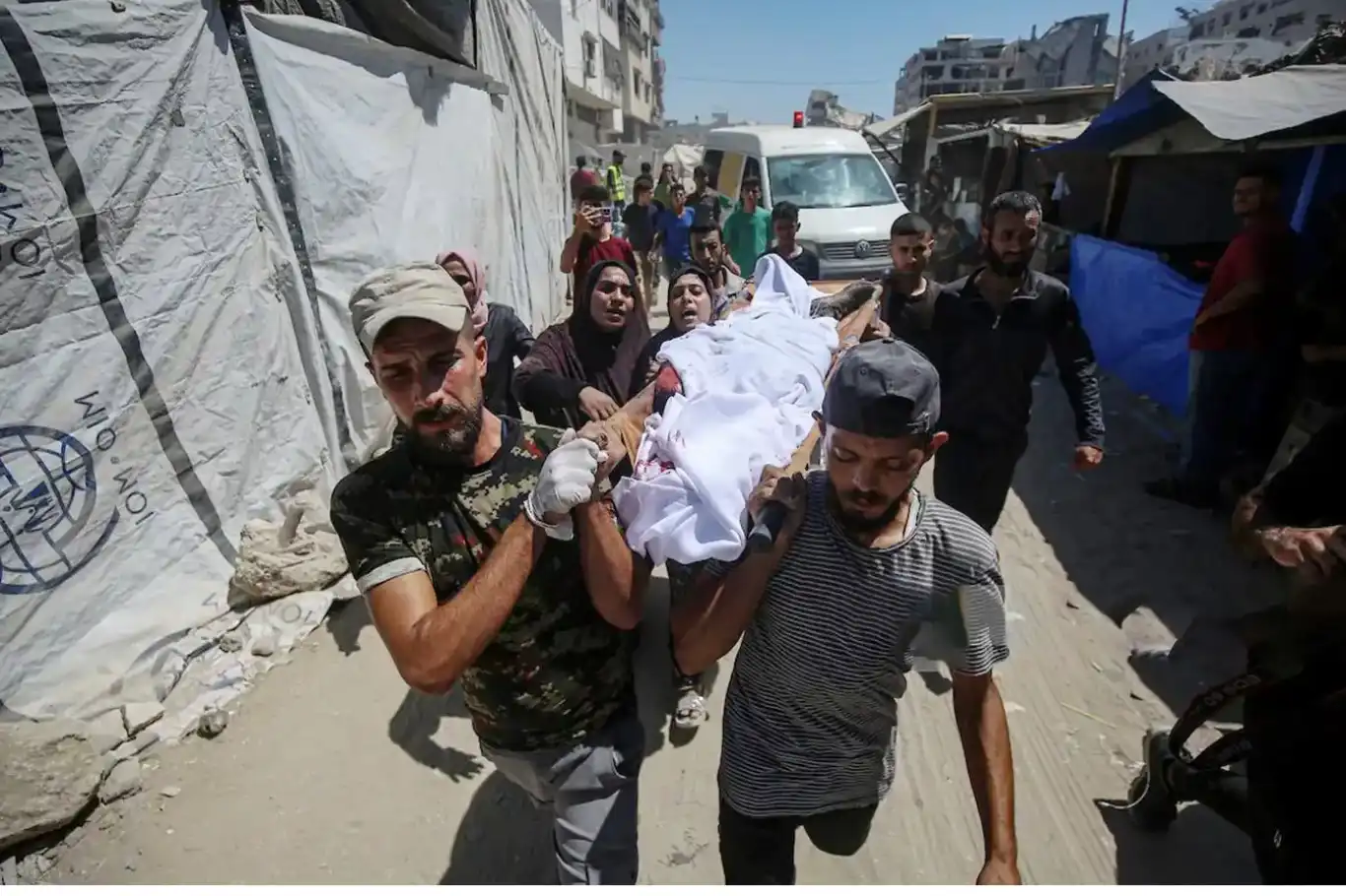 انتهاك جديد لوقف إطلاق النار في غزة: استشهاد فلسطينيَيْن بقصف صهيوني على خان يونس