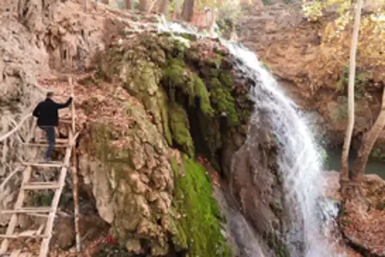 Mardin’in saklı cenneti Yardere Şelalesi’nden sonbaharda kartpostallık görüntüler 