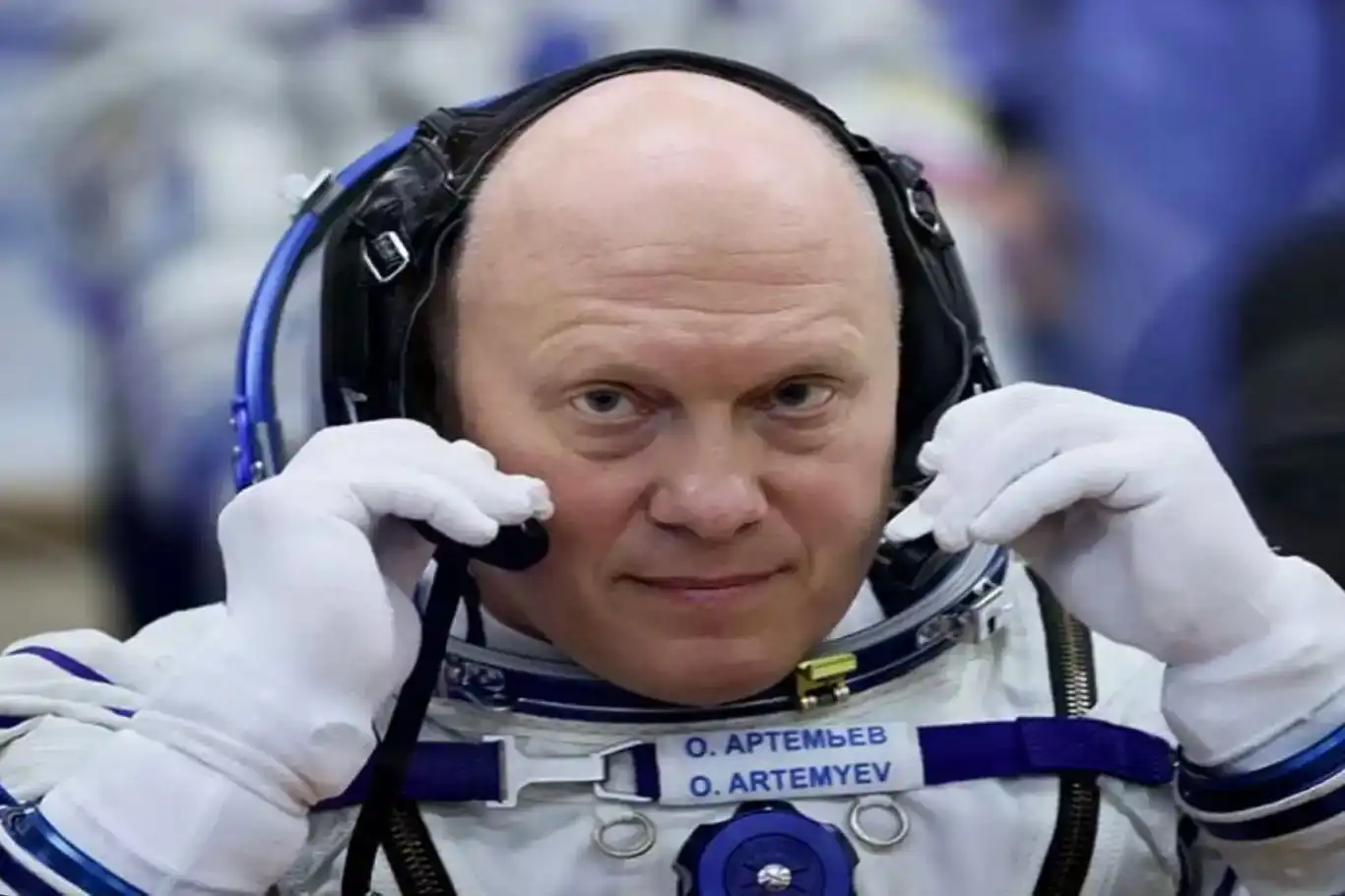 Russian cosmonaut removed from mission after alleged photo violation