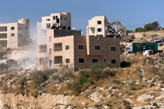 Siyonist rejim Kudüs'te inşaat halindeki binayı yıktı