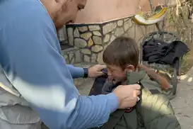 وەقفی یەتیمەکان هاوکاری زستانەیان گەیاندە منداڵانی کەمدەرامەت لە ئەفغانستان